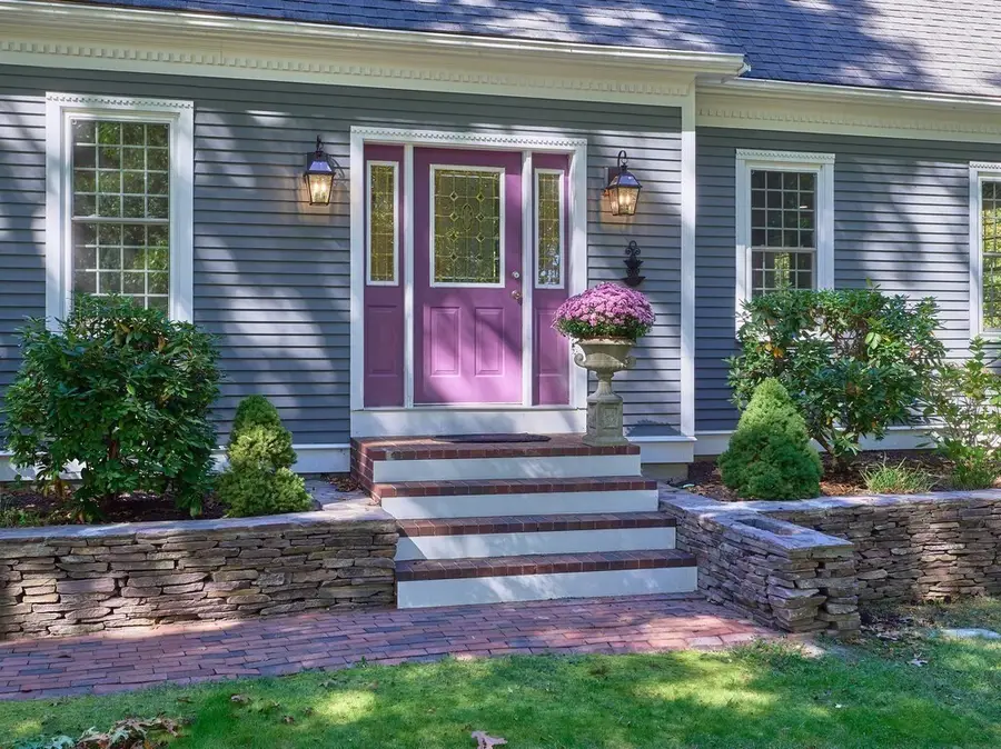 12 Fort Apache Dr, Franklin, MA 02038 - #2