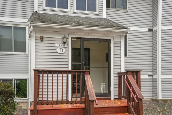 330 Sunderland Rd #22, Worcester, MA 01604