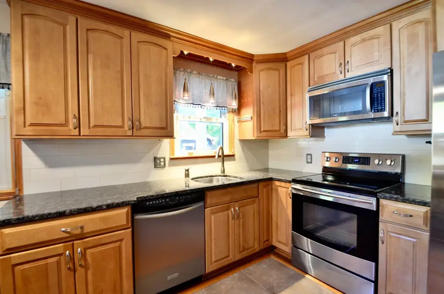 807 Highland St, Northbridge, MA 01534 - #3