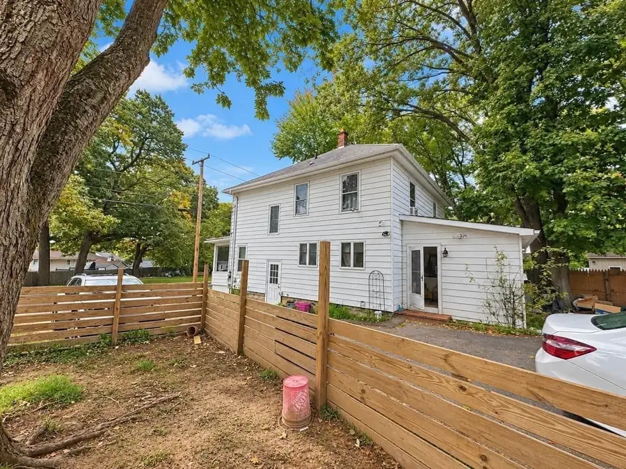 90 College St, Chicopee, MA 01020 - #3