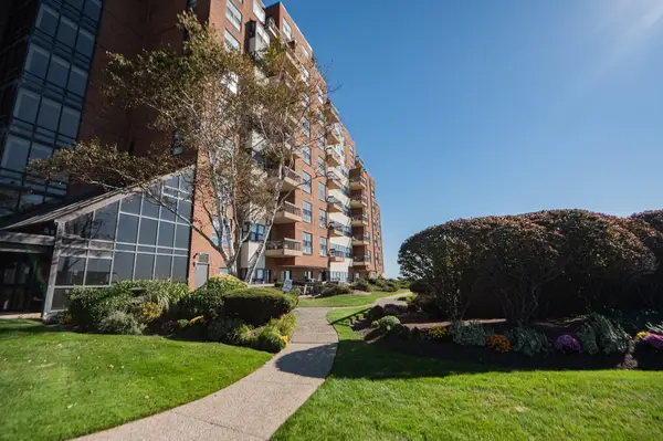 1 Seal Harbor Rd #601, Winthrop, MA 02152