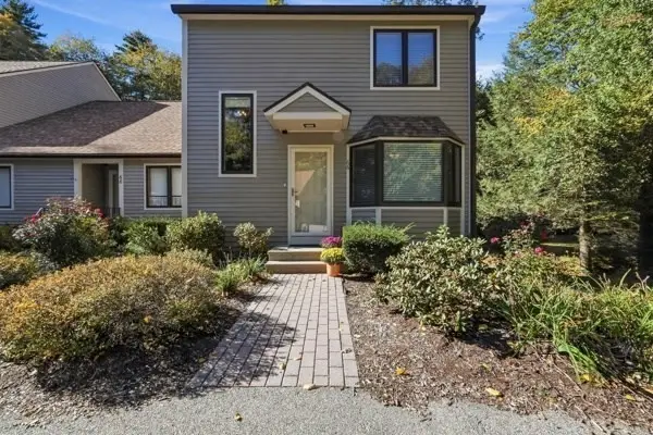 66 Bentwood Dr #66, Sturbridge, MA 01566