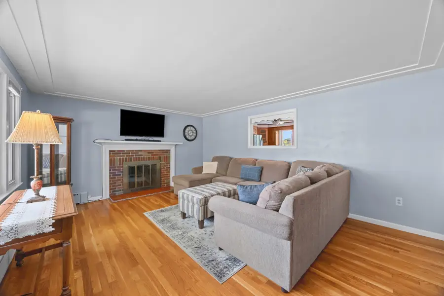 26 Crowningshield Rd, Worcester, MA 01604 - #3