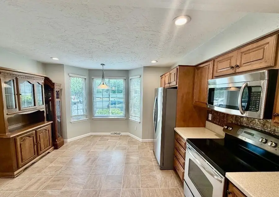 27 Church St #11, Weymouth, MA 02189 - #2