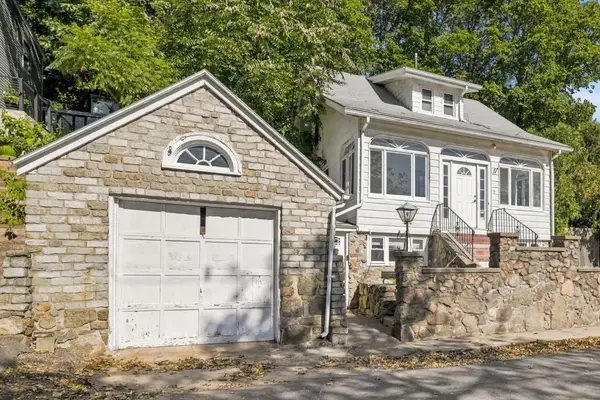 9 Glenway Ave, Peabody, MA 01960