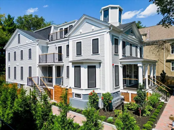 305 Chestnut Ave #6, Boston, MA 02130
