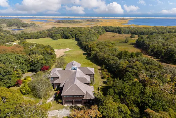 4 Garrett Way, Edgartown, MA 02539