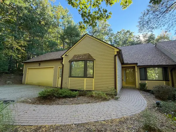 16 Bentwood Dr #16, Sturbridge, MA 01566