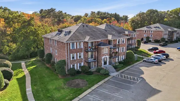 352 Neponset St #L, Canton, MA 02021
