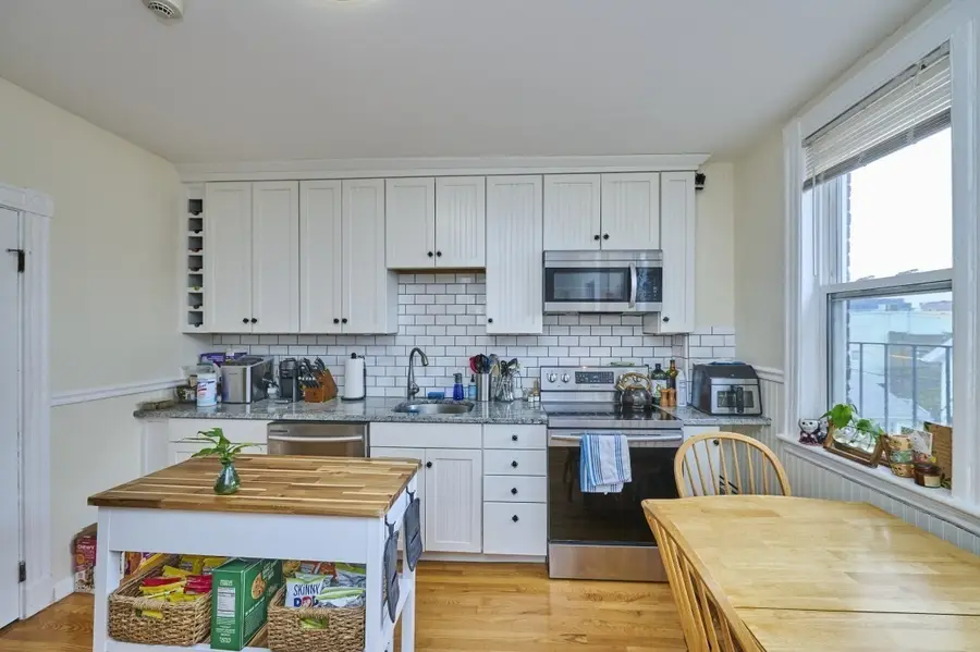 6 Bedford St #3 Front, Somerville, MA 02143 - #2