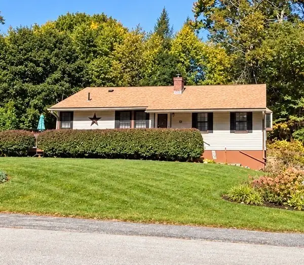 22 Loring St, Auburn, MA 01501