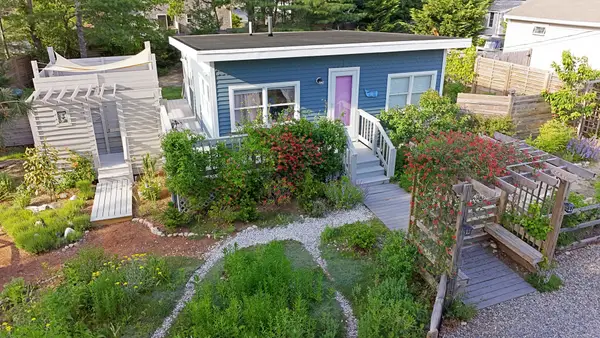 10 Atwater Dr, Falmouth, MA 02536