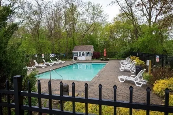 96 Old Colony #234, Taunton, MA 02780