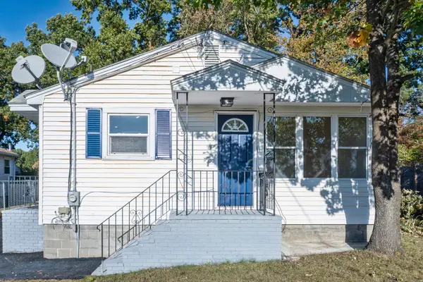 32 Turnpike St, North Andover, MA 01845