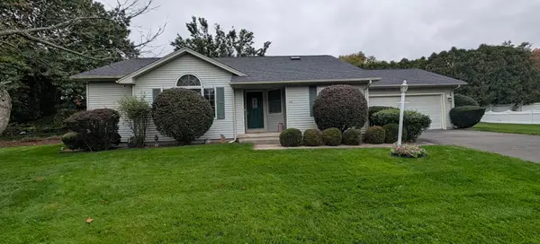60 Applewood Ln, South Hadley, MA 01075