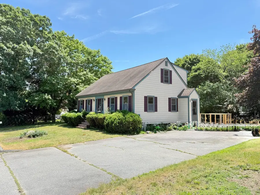 3 Pine Ave, Fairhaven, MA 02719 - #2