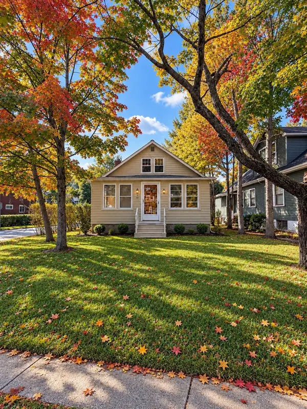 13 Meriam St, Wakefield, MA 01880