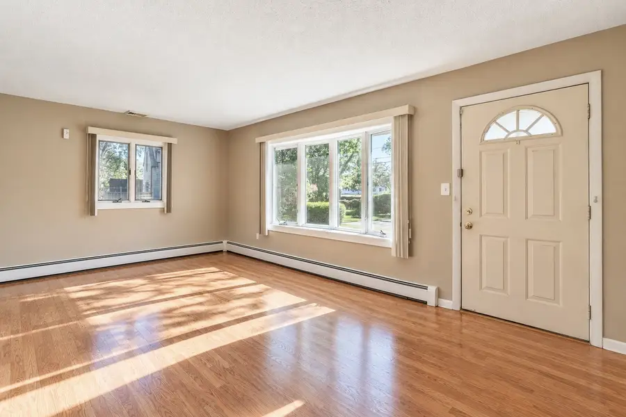 297 Bakerville Rd, Dartmouth, MA 02748 - #3
