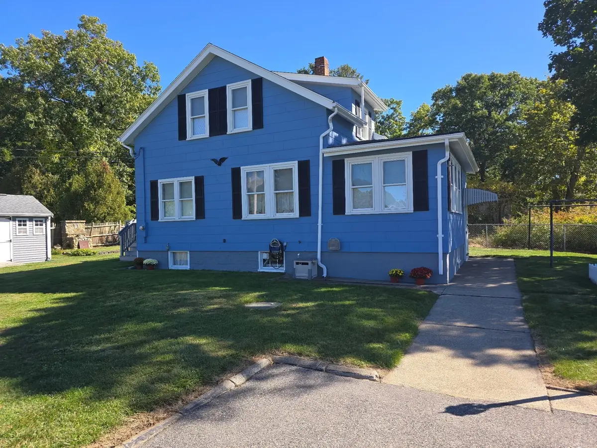 5 Hoffman St, Taunton, MA 02780 - #1