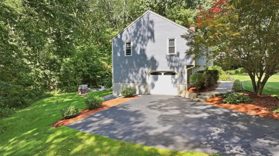 16 Sequoia Lane, Uxbridge, MA 01569 - #2