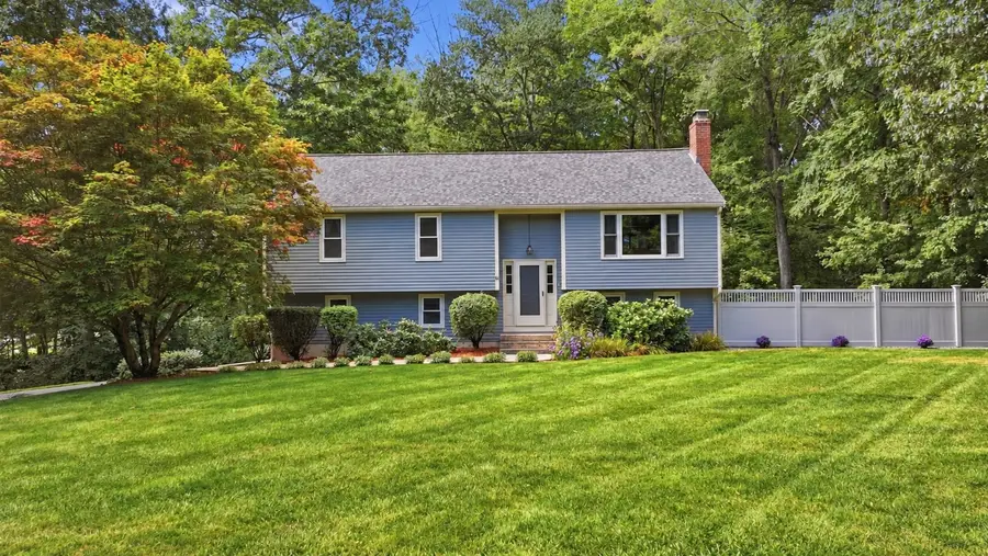 16 Sequoia Lane, Uxbridge, MA 01569 - #3