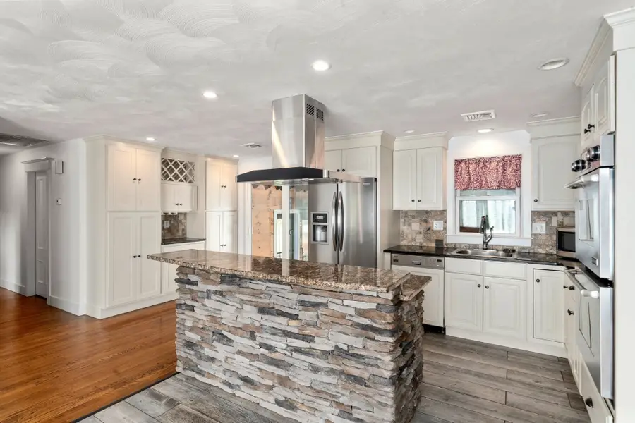 95 Dean St, Raynham, MA 02767 - #2