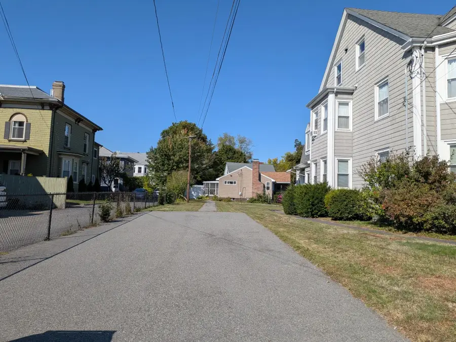 19 Walnut St, Medford, MA 02155 - #3