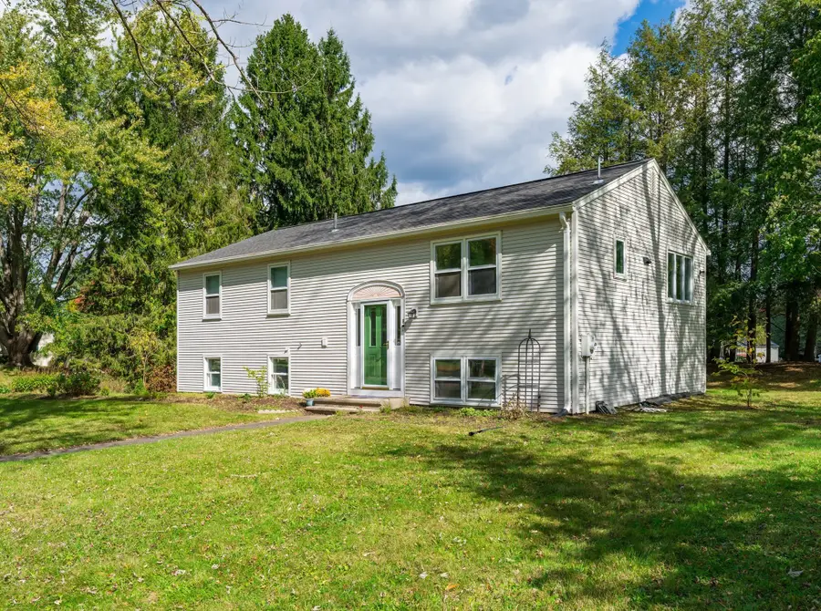8 Coach Ln, Amherst, MA 01002 - #2