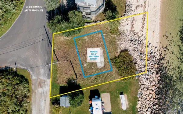 17 Shore Dr, Fairhaven, MA 02719