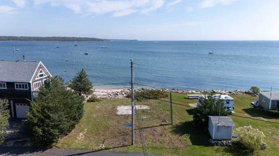 17 Shore Dr, Fairhaven, MA 02719 - #3