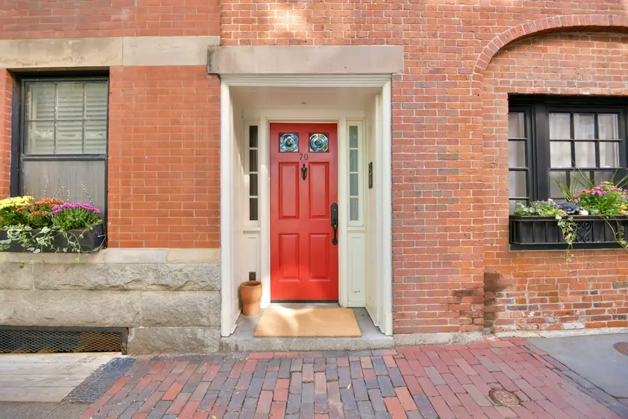 70 Myrtle St, Boston, MA 02114 - #2