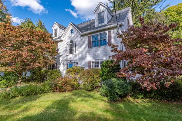 18 Dana St, Amherst, MA 01002