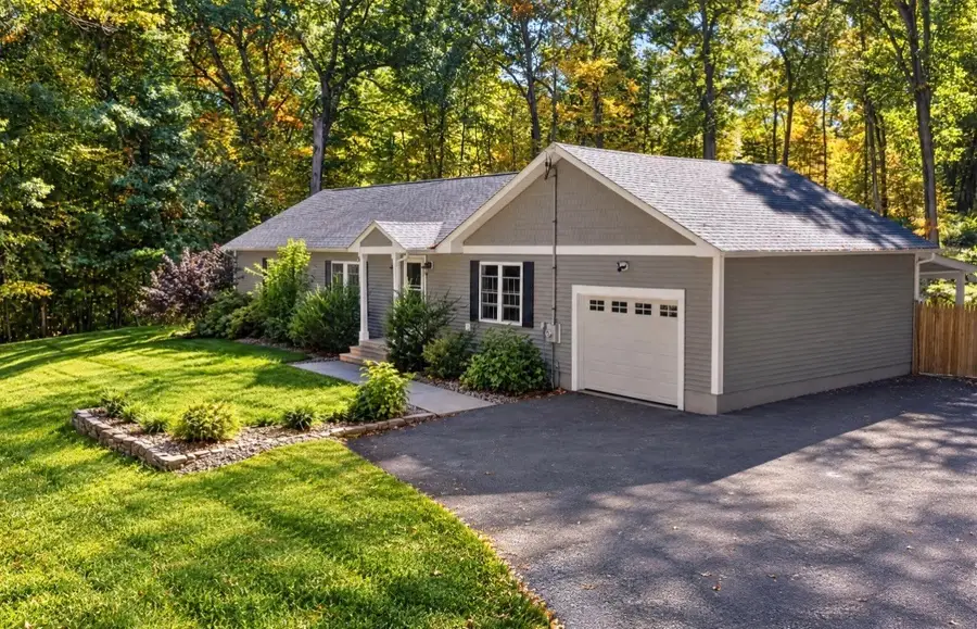 100 Sprague St, Northbridge, MA 01534 - #2