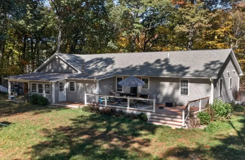100 Sprague St, Northbridge, MA 01534 - #3