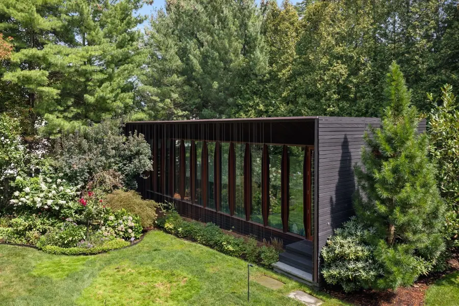 334 Hammond St, Newton, MA 02467 - #3