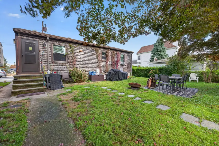 24 Mccabe St, Dartmouth, MA 02748 - #2