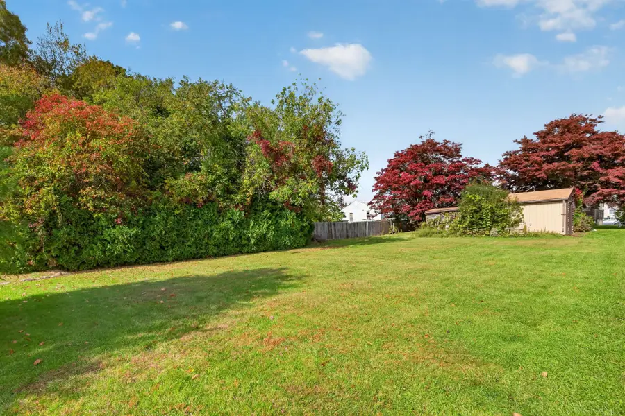 24 Mccabe St, Dartmouth, MA 02748 - #3