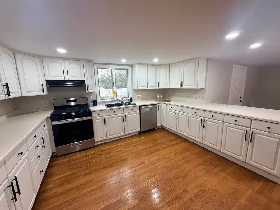 15 Holcomb St, Fairhaven, MA 02719 - #3