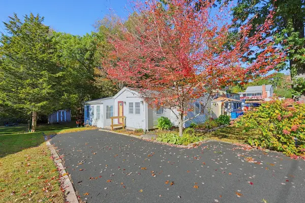 116 Lakeshore Dr, Blackstone, MA 01504