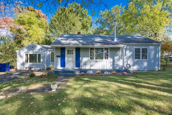 19 Moorland St, Amherst, MA 01002