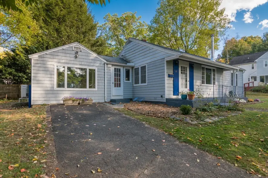 19 Moorland St, Amherst, MA 01002 - #2