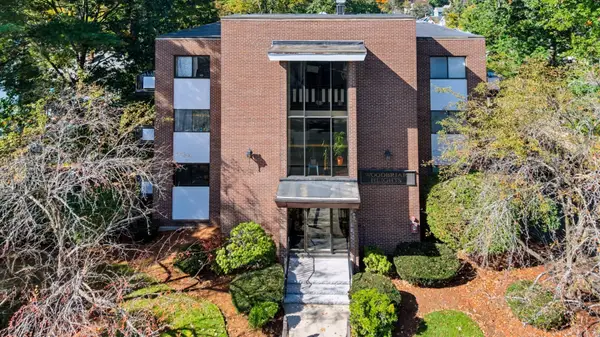974-976 Main St #24, Melrose, MA 02176