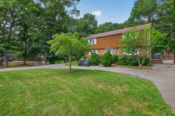 33 Carver Rd, Plymouth, MA 02360