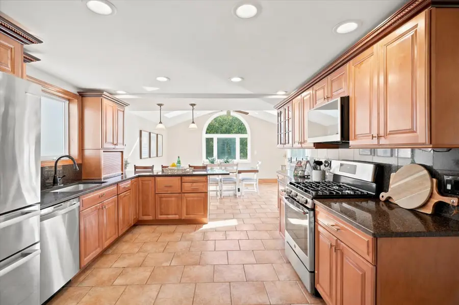 23 Jasper St, Saugus, MA 01906 - #3