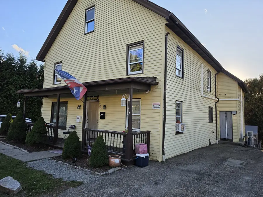 124 Pleasant St, Leicester, MA 01524 - #3