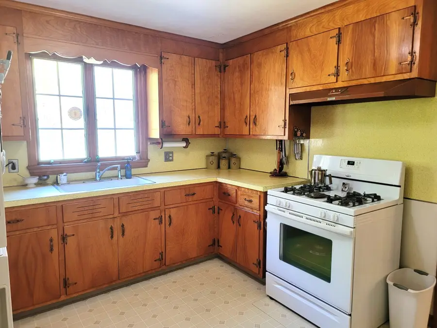 232 Somers Rd, East Longmeadow, MA 01028 - #3