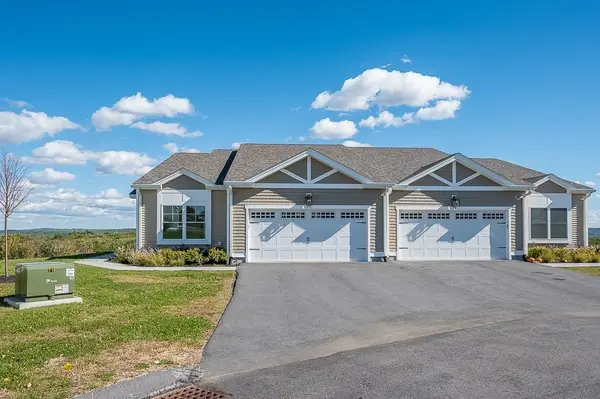 17 Pinnacle Place #108, Millbury, MA 01527