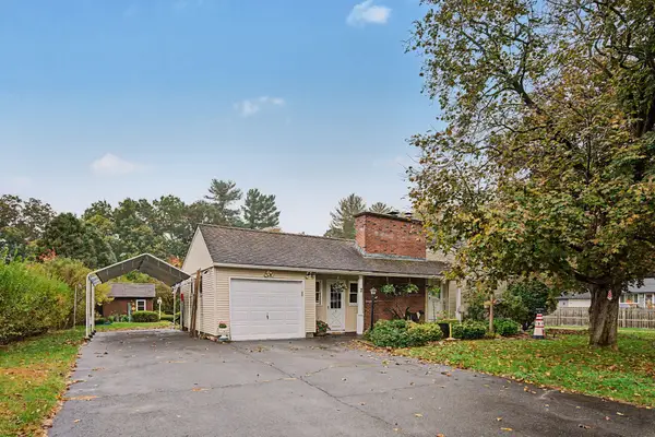 2 Karen Ln, Southampton, MA 01073
