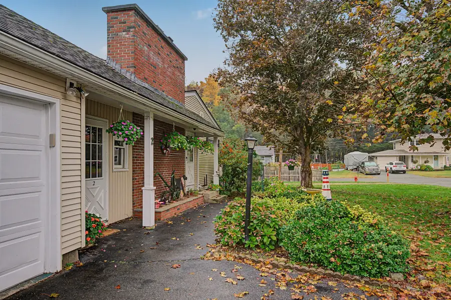 2 Karen Ln, Southampton, MA 01073 - #3