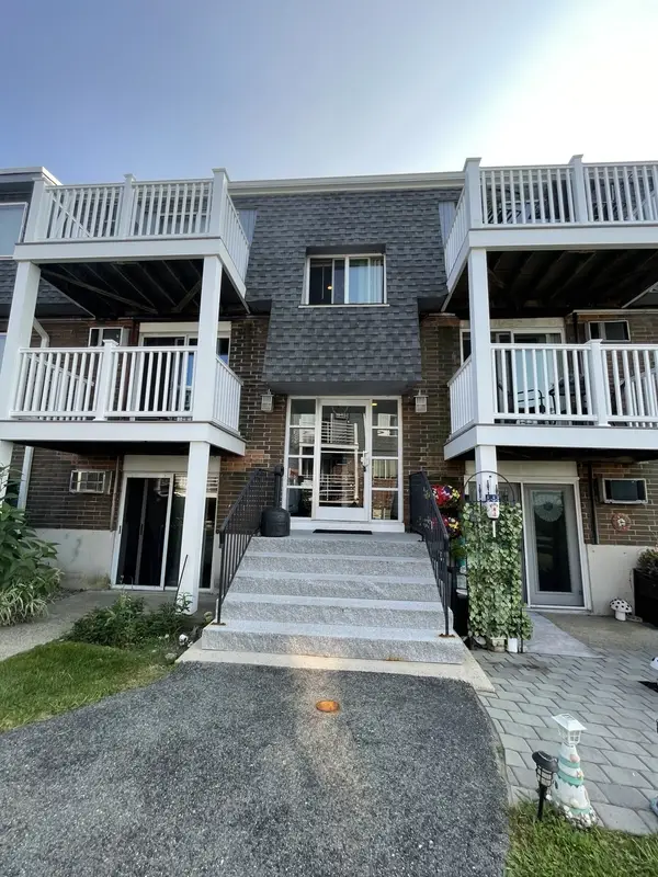 145 Essex Ave #308, Gloucester, MA 01930